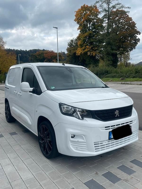 Weiß Gebraucht 2021 Peugeot Partner Van | 16.500 € (Etwas zu teuer) - Bild 1/4