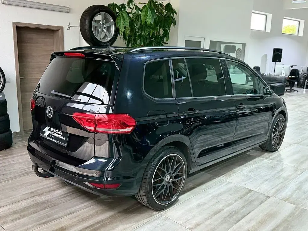 Gebraucht VW Touran Comfortline 150 PS (110 kW) 2016 Schwarz Van / Kleinbus