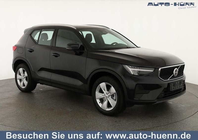 Onyx black metallic Neu 2025 Volvo XC40 Core SUV | 36.495 € (Superpreis) - Bild 1/4