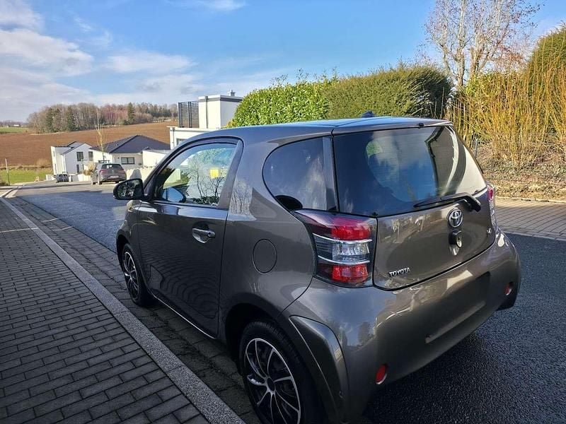 Gebraucht Toyota iQ 68 PS (50 kW) 2010 Bronze Kleinwagen