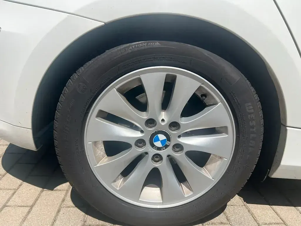 Gebraucht BMW 116 116 PS (85 kW) 2011 Weiß Kleinwagen