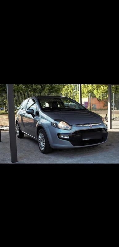 Grau Gebraucht 2011 Fiat Punto Evo Kleinwagen | 5.999 € (Teuer) - Bild 1/4