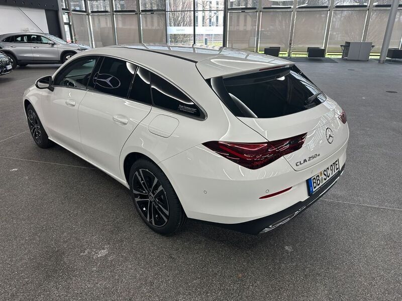 Gebraucht Mercedes CLA250e Shooting Brake Progressive 163 PS (119 kW) 2024 Weiß Kombi