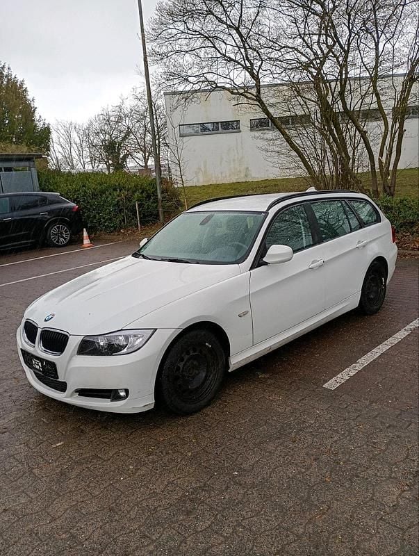 Gebraucht BMW 318 143 PS (105 kW) 2010 Weiß Kombi