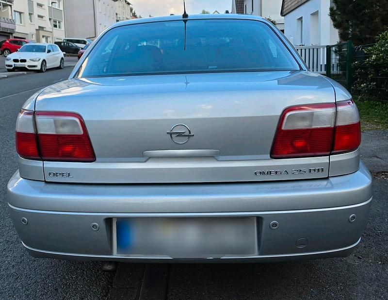 Gebraucht Opel Omega 150 PS (110 kW) 2002 Silber Limousine