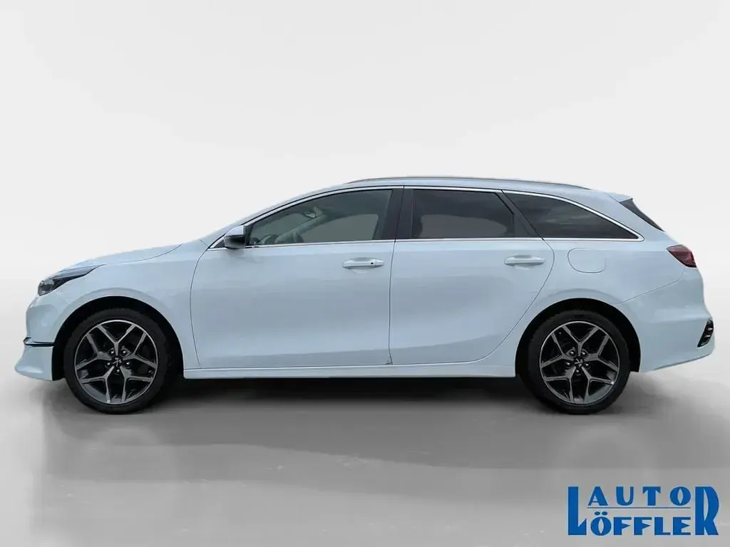 Używany Kia Ceed Vision 160 KM (117 kW) 2021 Biały Hatchback