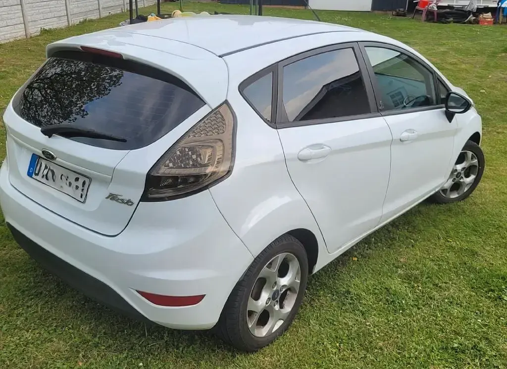 Gebraucht Ford Fiesta Champions Edition 82 PS (60 kW) 2012 Weiß Limousine