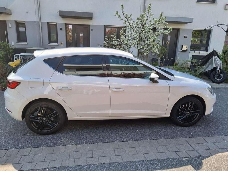 Second-hand Seat Leon 125 CP (91 kW) 2018 Alb Berlinǎ