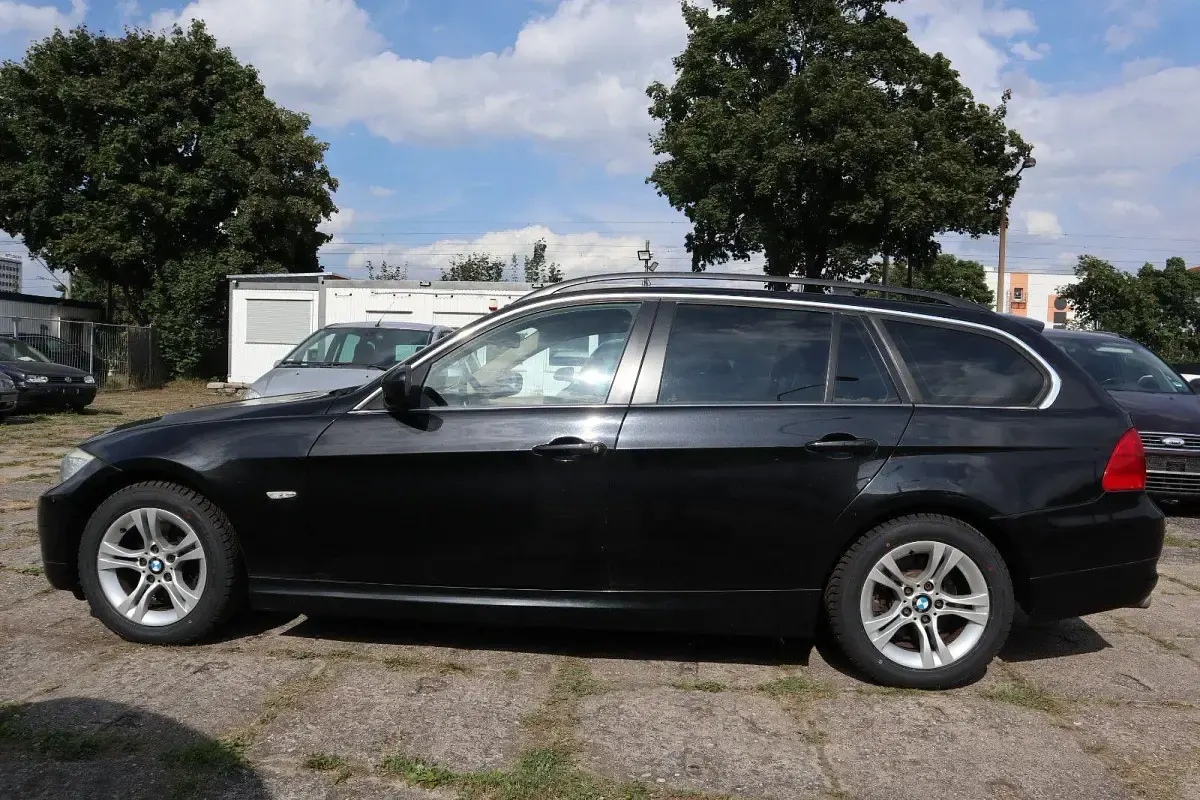 Gebraucht BMW 325 218 PS (160 kW) 2009 Schwarz Kombi