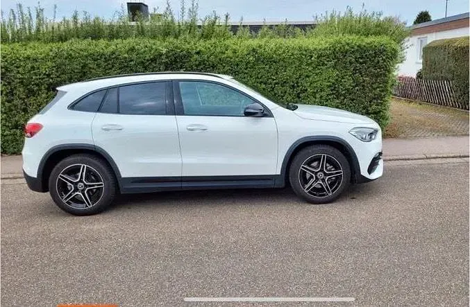 Gebraucht Mercedes GLA200 AMG line 164 PS (120 kW) 2021 Weiß SUV