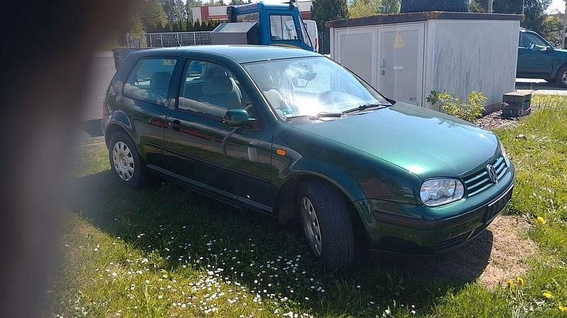 Grün Gebraucht 1999 VW Golf IV Basis Limousine | 1.400 € (Guter Preis) - Bild 1/4