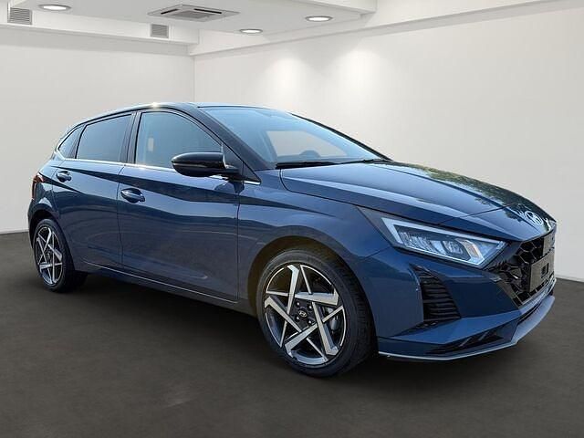 Neu Hyundai i20 Prime 101 PS (74 kW) 2025 Purple (vibrant blue/ phantom black /...) Limousine