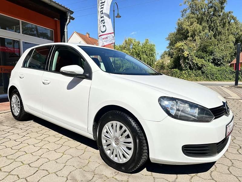 Weiß Gebraucht 2009 VW Golf VI Trendline Limousine | 5.950 € (Teuer) - Bild 1/4