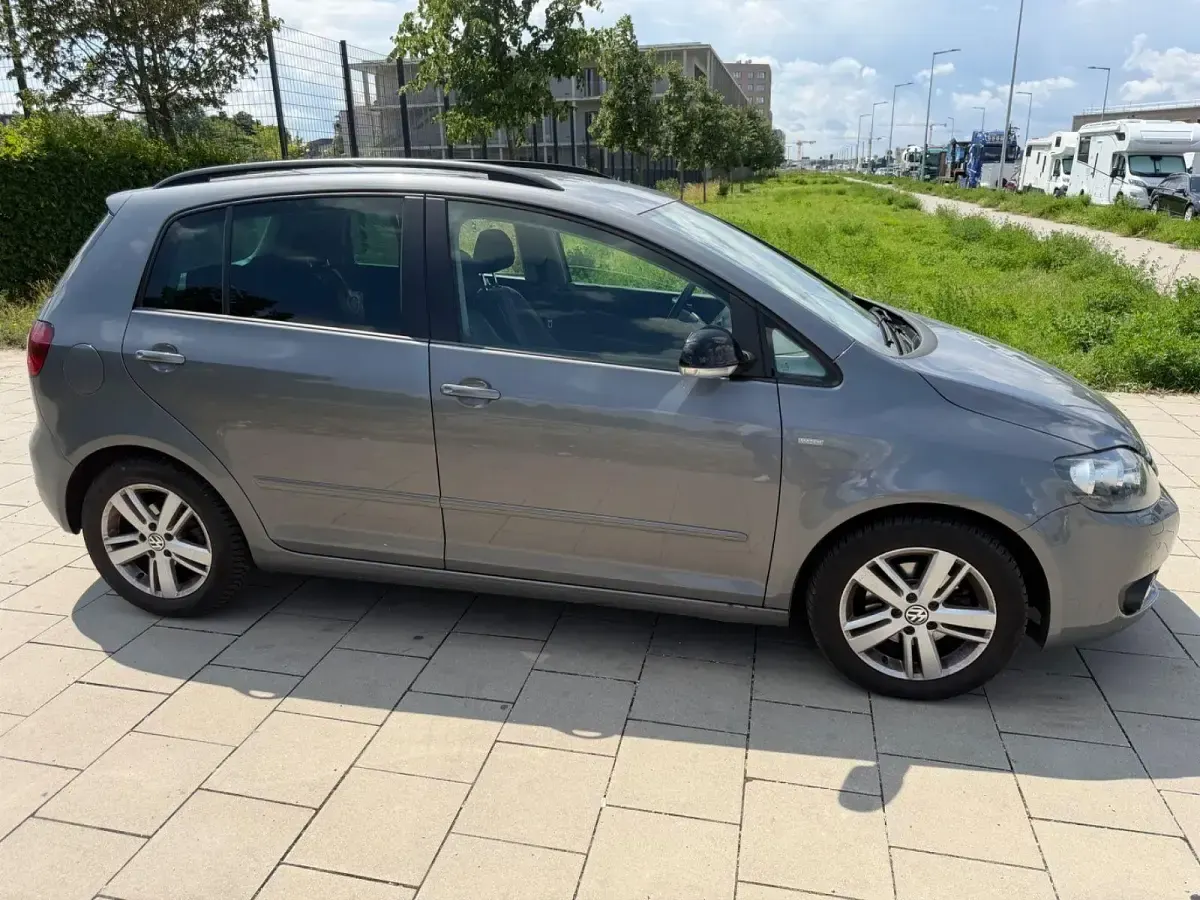 Gebraucht VW Golf Plus Match 105 PS (77 kW) 2012 Grau Van / Kleinbus