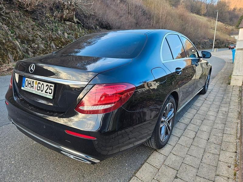 Gebraucht Mercedes E220 194 PS (142 kW) 2016 Schwarz Limousine