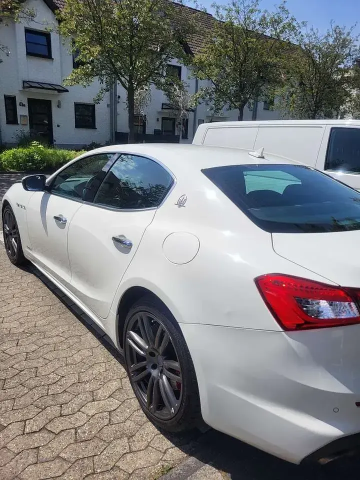 Gebraucht Maserati Ghibli 430 PS (316 kW) 2018 Weiß Limousine