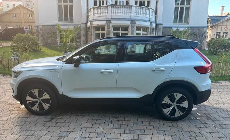 Weiß Gebraucht 2021 Volvo XC40 R-Design SUV | 28.250 € (Superpreis) - Bild 1/4