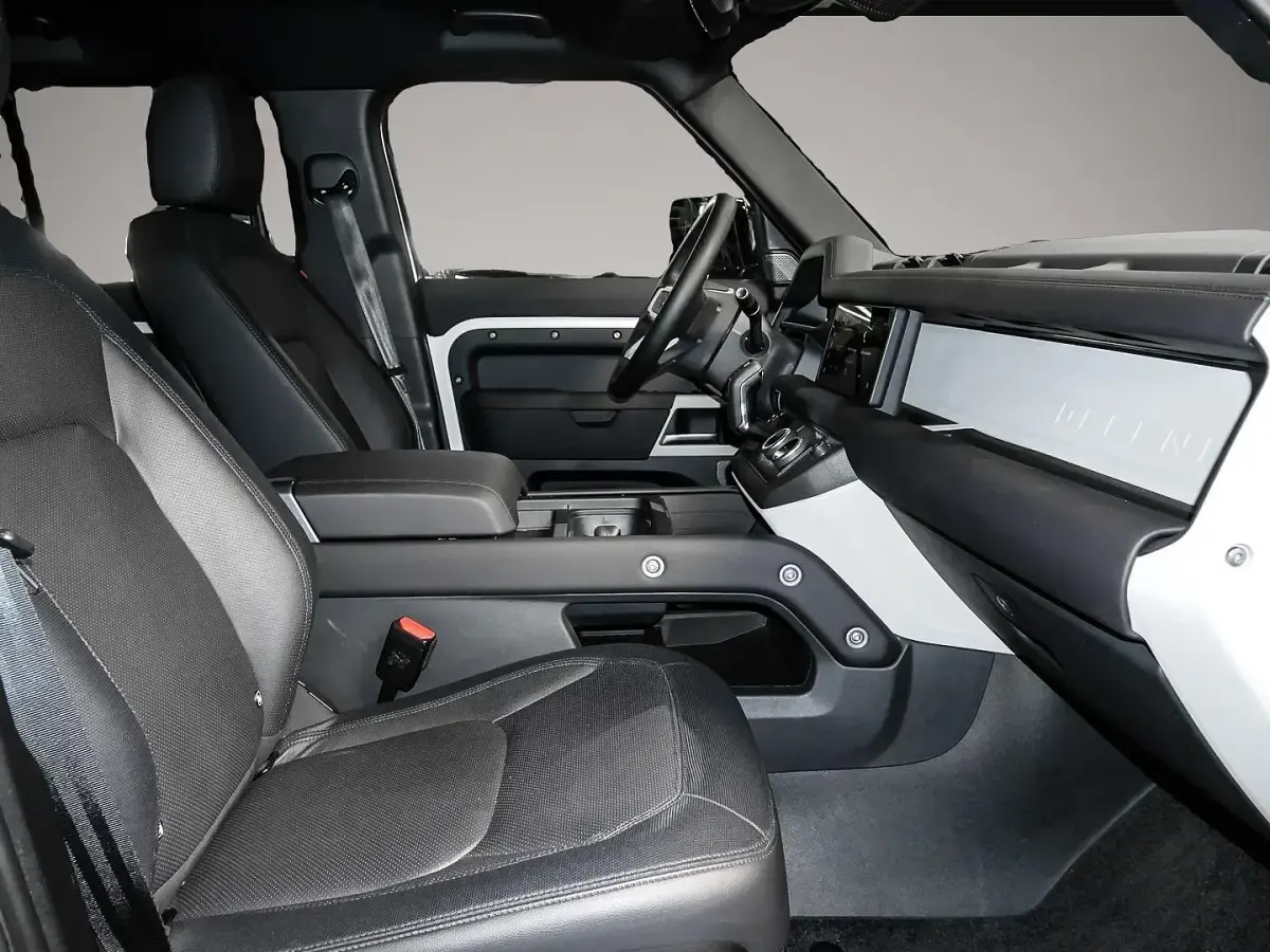 Gebraucht Land Rover Defender SE Dynamic 250 PS (183 kW) 2023 Manufacturer SUV