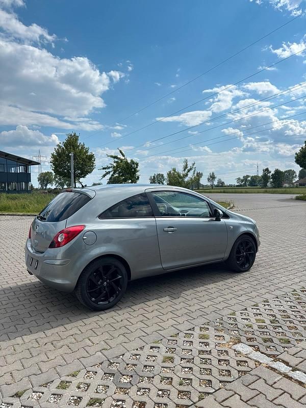 Gebraucht Opel Corsa Satellite 101 PS (74 kW) 2011 Silber Kleinwagen