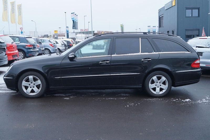 Usado Mercedes E320 Avantgarde 204 HP (150 kW) 2004 Preto Carrinha