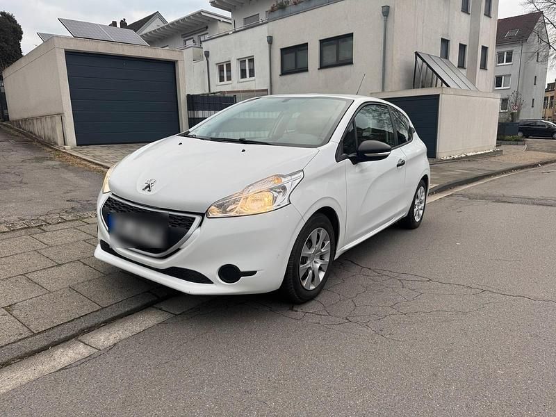 Weiß Gebraucht 2013 Peugeot 208 Kleinwagen | 2.900 € (Guter Preis) - Bild 1/4