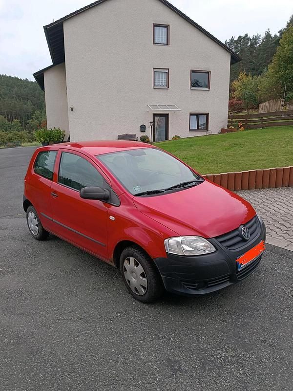 Rot Gebraucht 2006 VW Fox Kleinwagen | 950 € - Bild 1/4