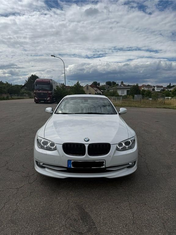 Weiß Gebraucht 2013 BMW 318 Cabriolet Cabrio | 14.999 € (Teuer) - Bild 1/4