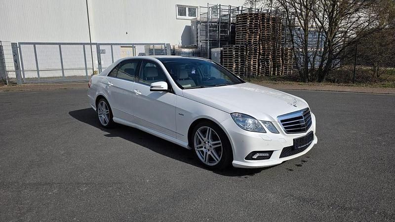 Gebraucht Mercedes E350 AMG 265 PS (194 kW) 2011 Weiß Limousine