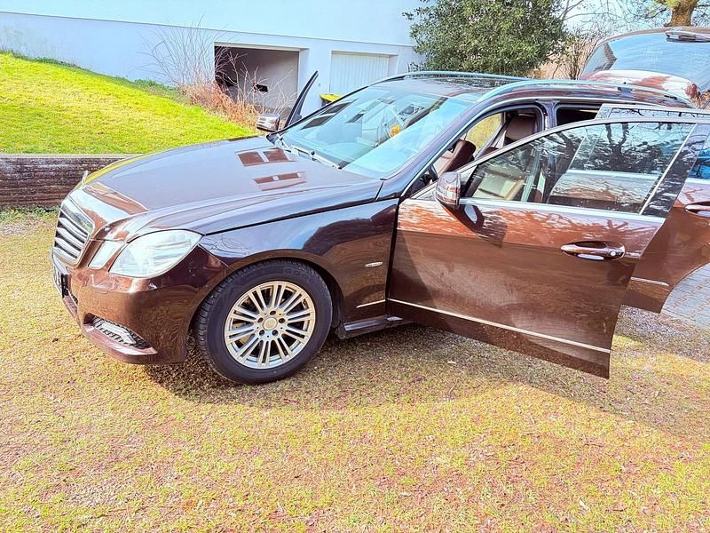 Gebraucht Mercedes E350 AMG line 231 PS (169 kW) 2010 Braun Kombi