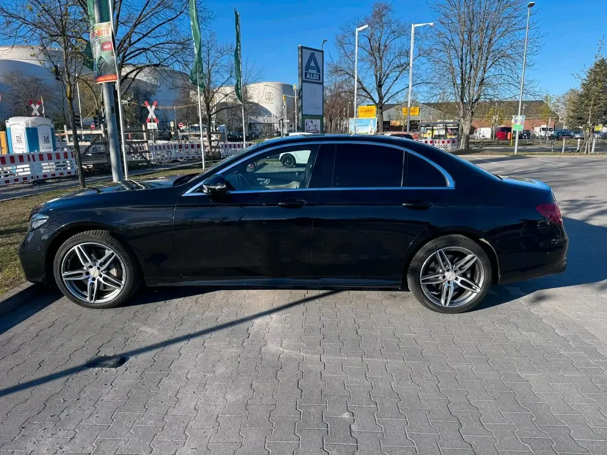 Gebraucht Mercedes E350 258 PS (189 kW) 2018 Schwarz Limousine