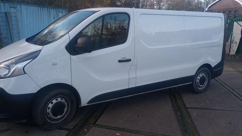 Gebraucht Renault Trafic Komfort 145 PS (106 kW) 2021 Weiß Van / Kleinbus