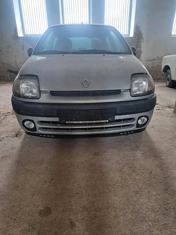 Grau Gebraucht 2000 Renault Clio II Limousine | 600 € (Guter Preis) - Bild 1/4