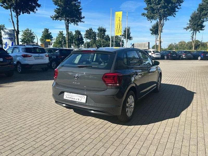 Gebraucht VW Polo Comfortline 95 PS (69 kW) 2021 Uranograu/cinza urano Limousine