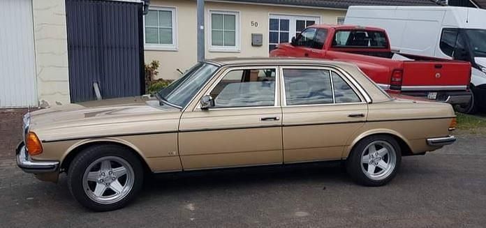 Usata Mercedes E280 252 CV (185 kW) 1983 Oro Berlina