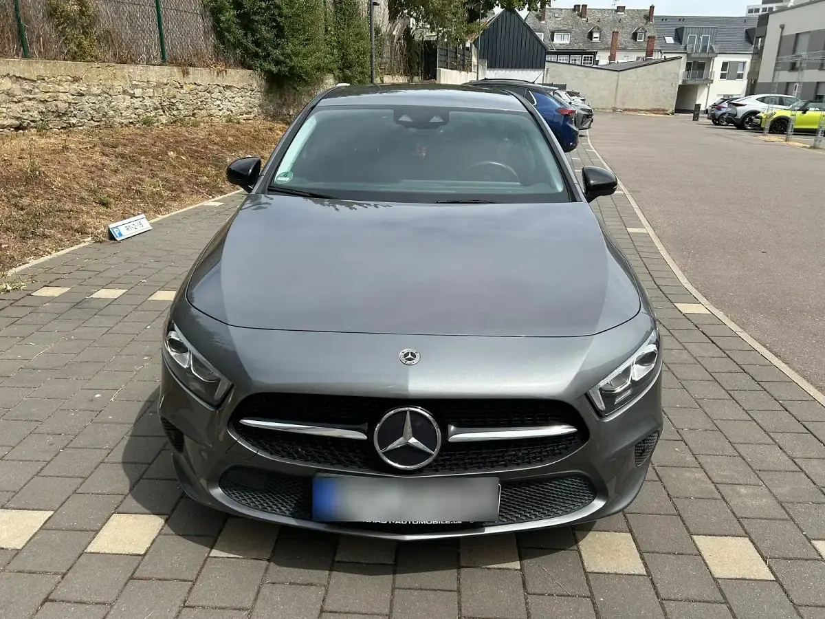 Gebraucht Mercedes A180 136 PS (100 kW) 2020 Grau Limousine
