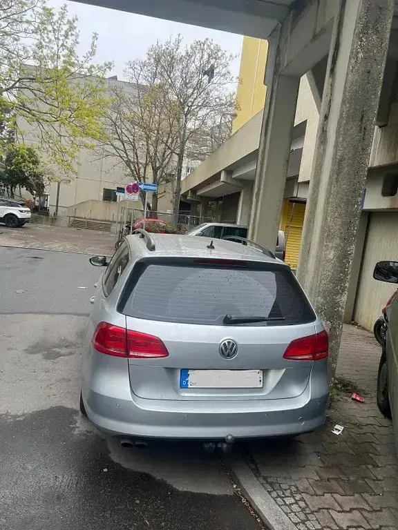 Second-hand VW Passat Highline 140 CP (102 kW) 2012 Argintiu Berlinǎ