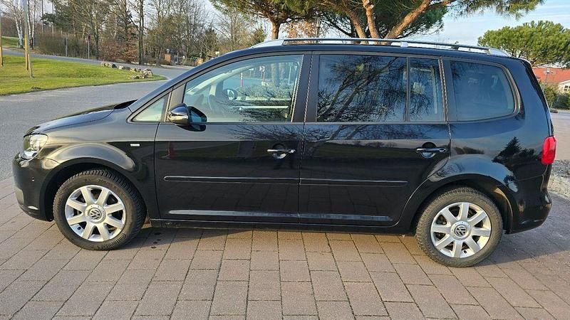 Gebraucht VW Touran Cup 105 PS (77 kW) 2014 Schwarz Van / Kleinbus