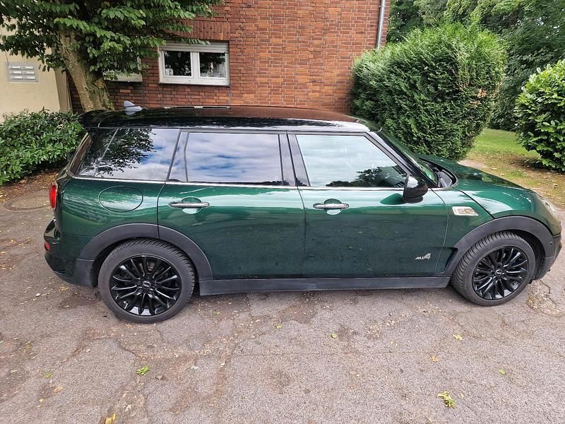 Grün Gebraucht 2017 Mini John Cooper Works Clubman Kombi | 17.999 € - Bild 1/4