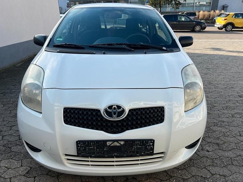Weiß Gebraucht 2009 Toyota Yaris Kleinwagen | 1.549 € (Guter Preis) - Bild 1/4