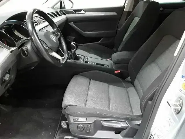 Second-hand VW Passat Business 150 CP (110 kW) 2022 Argintiu Break