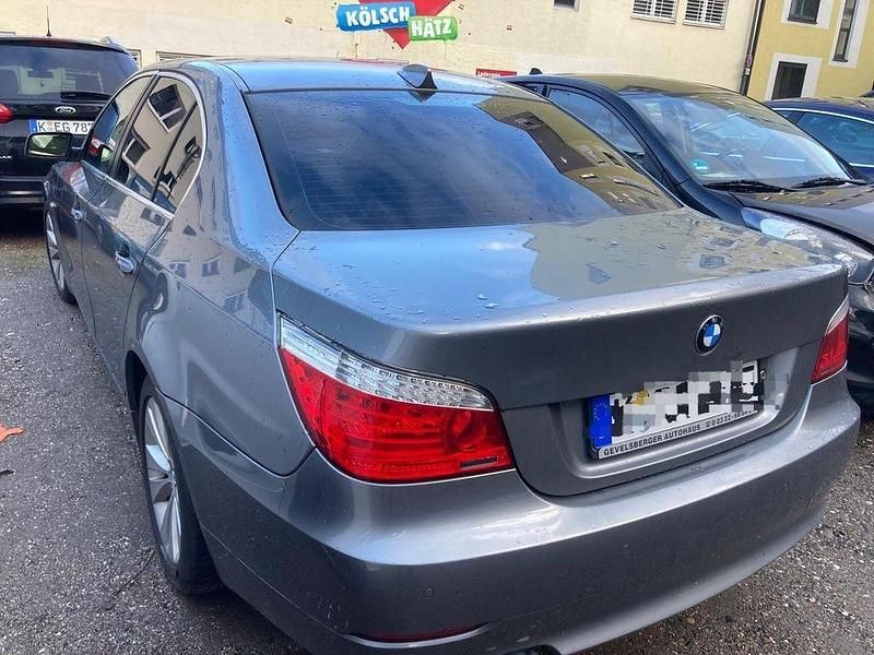 Gebraucht BMW 523 190 PS (139 kW) 2009 Grau Limousine
