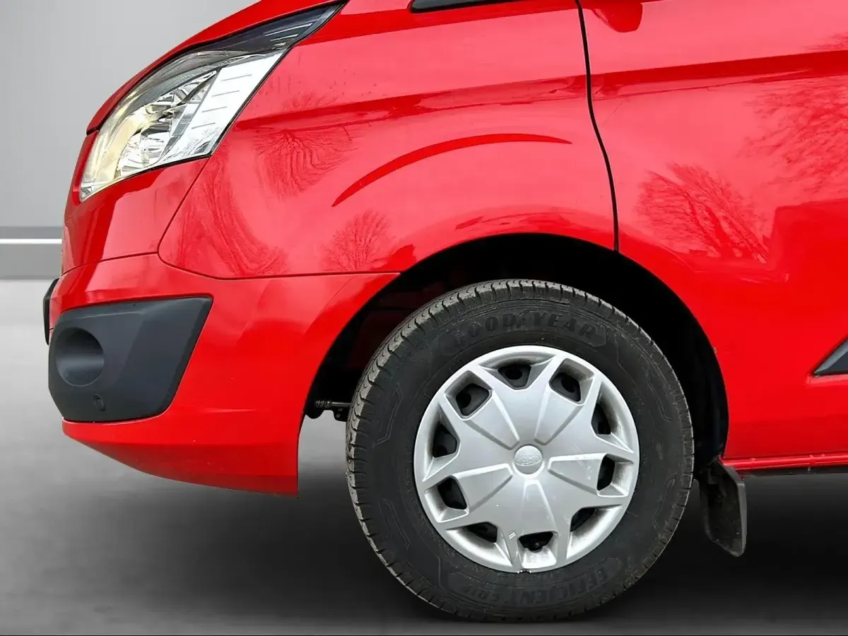 Gebraucht Ford Tourneo Trend 131 PS (96 kW) 2016 Rot Van / Kleinbus