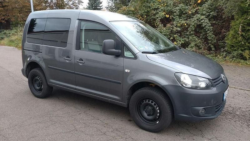Grau Gebraucht 2015 VW Caddy Van / Kleinbus | 16.200 € (Teuer) - Bild 1/4