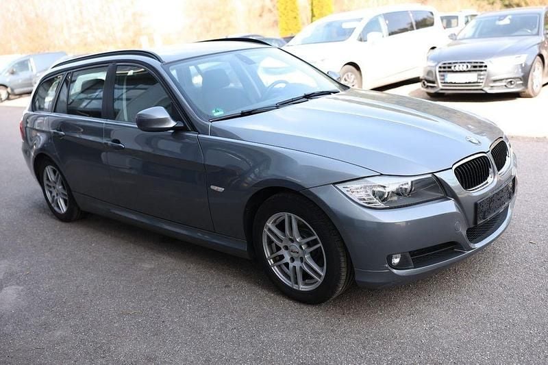 Gebraucht BMW 318 143 PS (105 kW) 2012 Grau Kombi