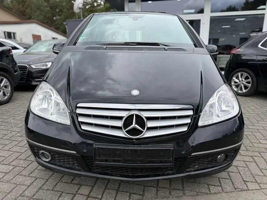 Gebraucht Mercedes A180 109 PS (80 kW) 2011 Schwarz Limousine