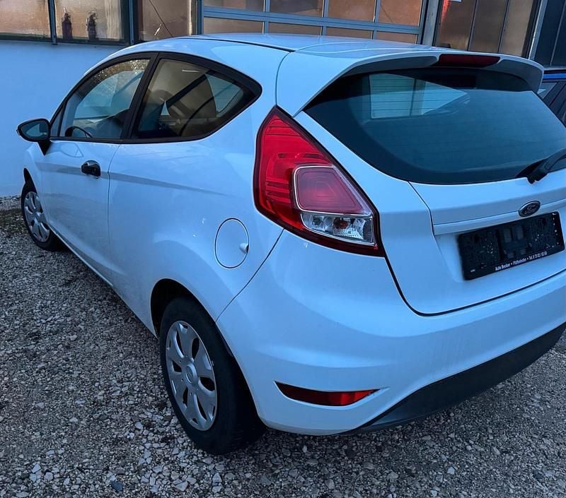 Gebraucht Ford Fiesta 60 PS (44 kW) 2017 Weiß Kleinwagen
