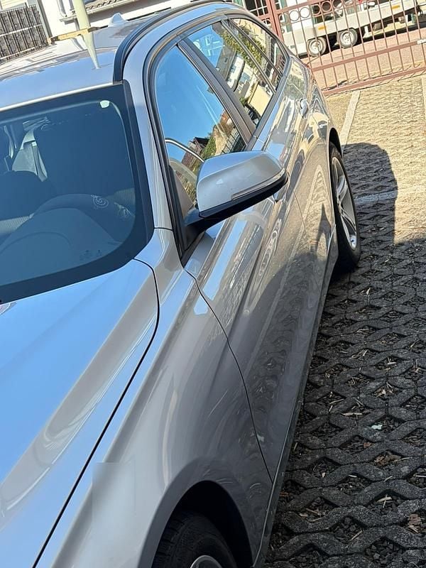 Gebraucht BMW 318 143 PS (105 kW) 2019 Silber Kombi