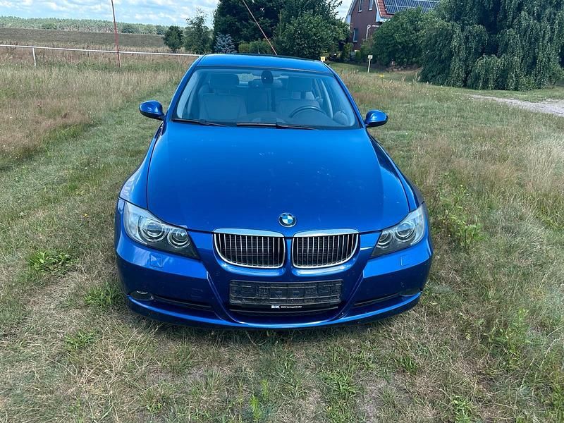 Blau Gebraucht 2007 BMW 325 Limousine | 3.000 € - Bild 1/4