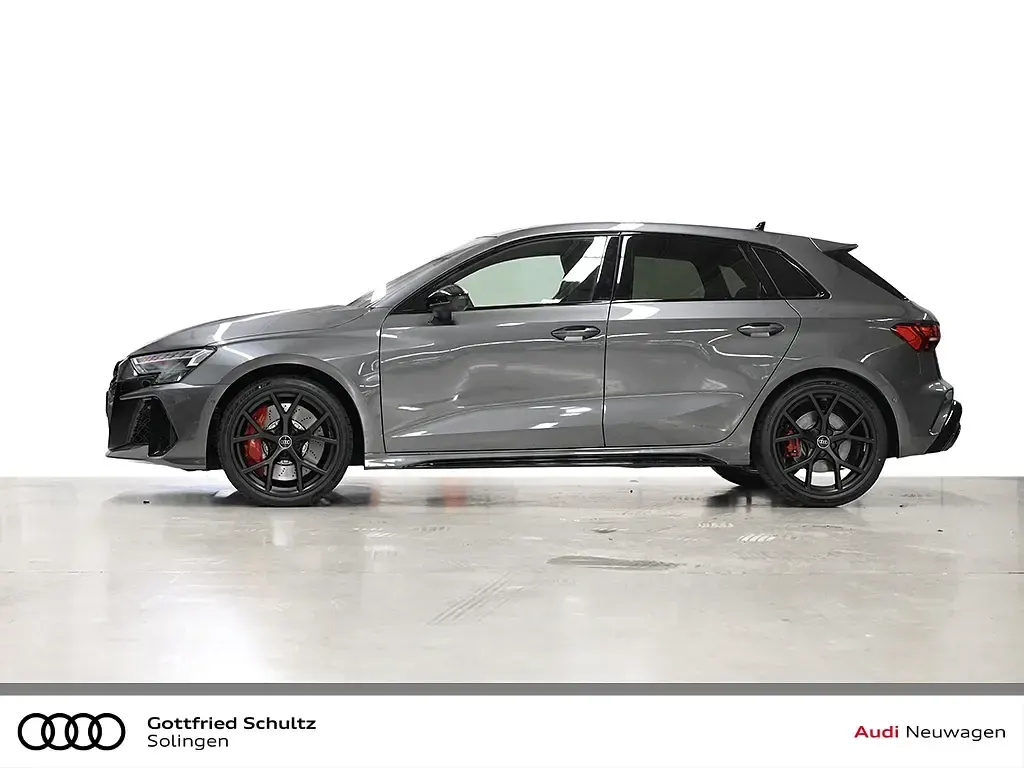 Gebraucht Audi RS3 Sport 400 PS (294 kW) 2026 Grau Limousine
