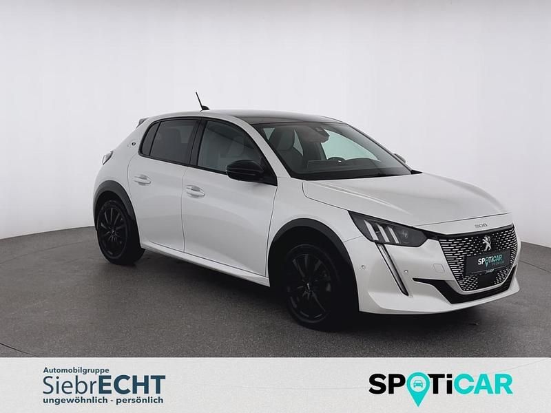 Weiß (metallic) Gebraucht 2021 Peugeot e-208 GT Kleinwagen | 16.970 € (Fairer Preis) - Bild 1/1